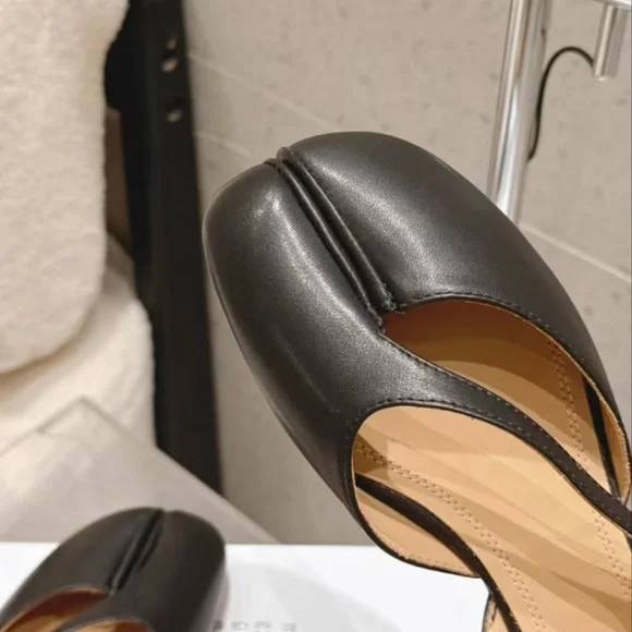 MM6 Maison Martin Margiela Black Split-Toe Slingback Mules with Tan Insole - Picture 7 of 9